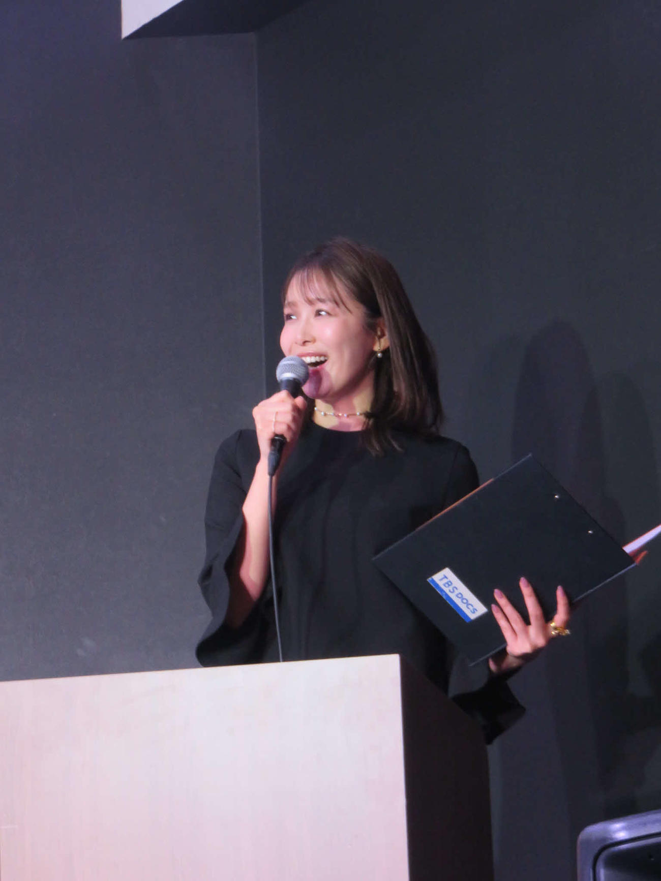 TBSドキュメンタリー映画祭のイベントの司会を務めた良原安美アナウンサー