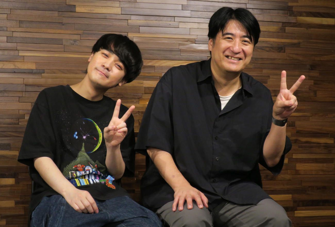 テレビ東京系連続ドラマ「愛はスパイス」取材会で。左から、蓮見翔、佐久間宣行プロデューサー