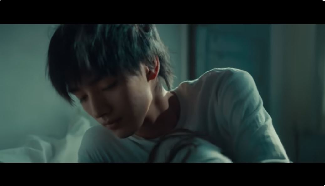 清水尋也容疑者が出演のKing Gnu「The hole」のMV（King Gnu official YouTube channelから）