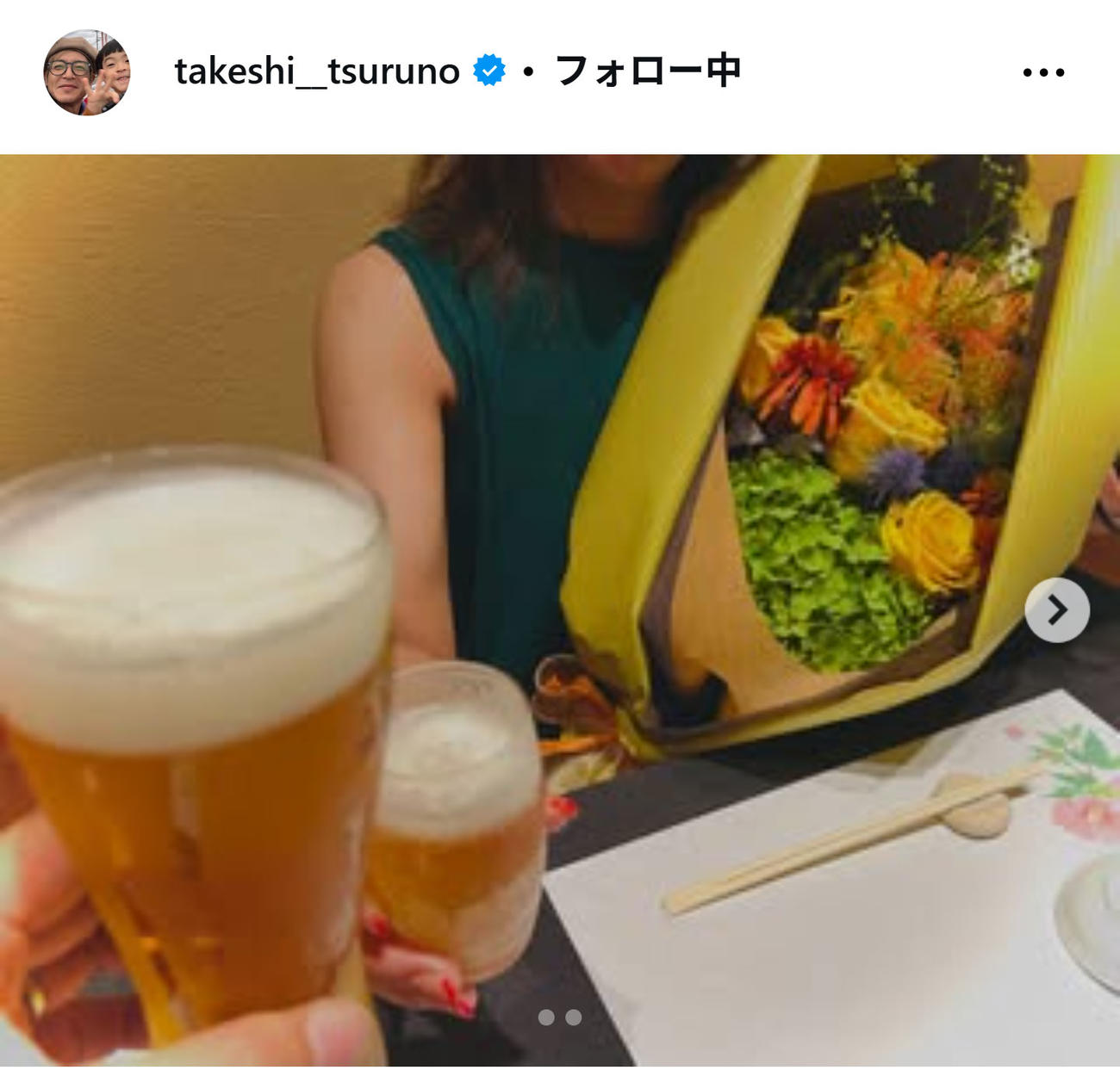 つるの剛士が22回目の結婚記念日を迎え、妻と乾杯（インスタグラムから）