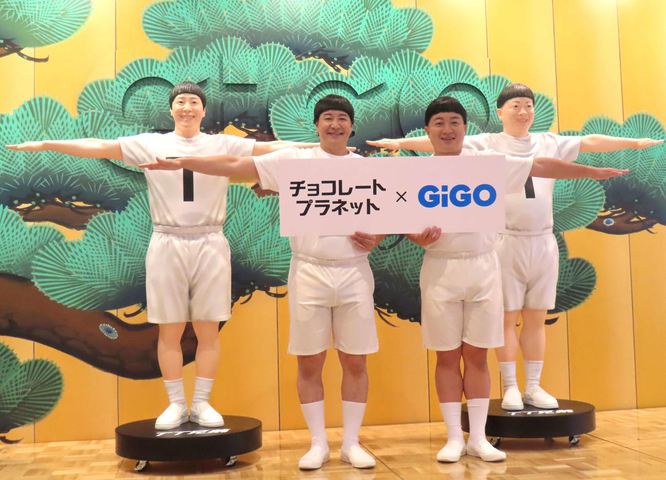 「チョコレートプラネット×GiGOキャンペーン」メディア発表イベントに登壇したチョコレートプラネット長田庄平（左）と松尾駿