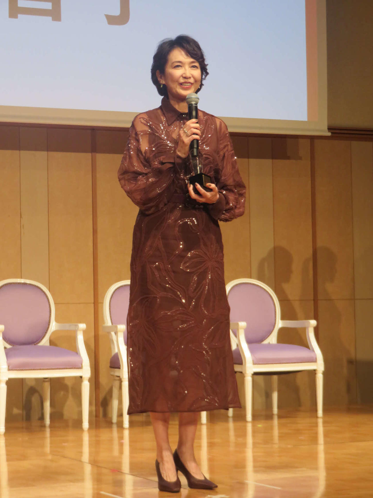 グッドエイジャー賞を受賞した賀来千香子