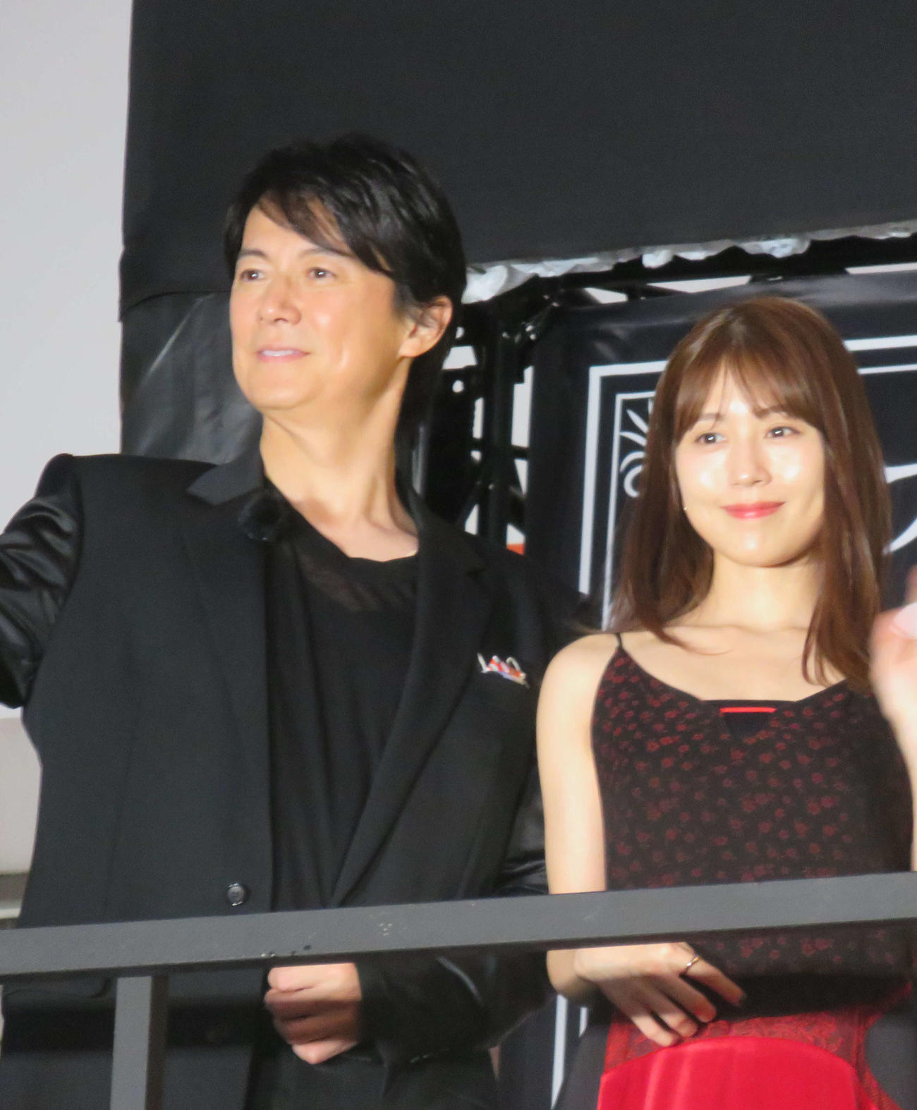 映画「ブラック・ショーマン」公開直前イベントに登場した福山雅治（左）と有村架純
