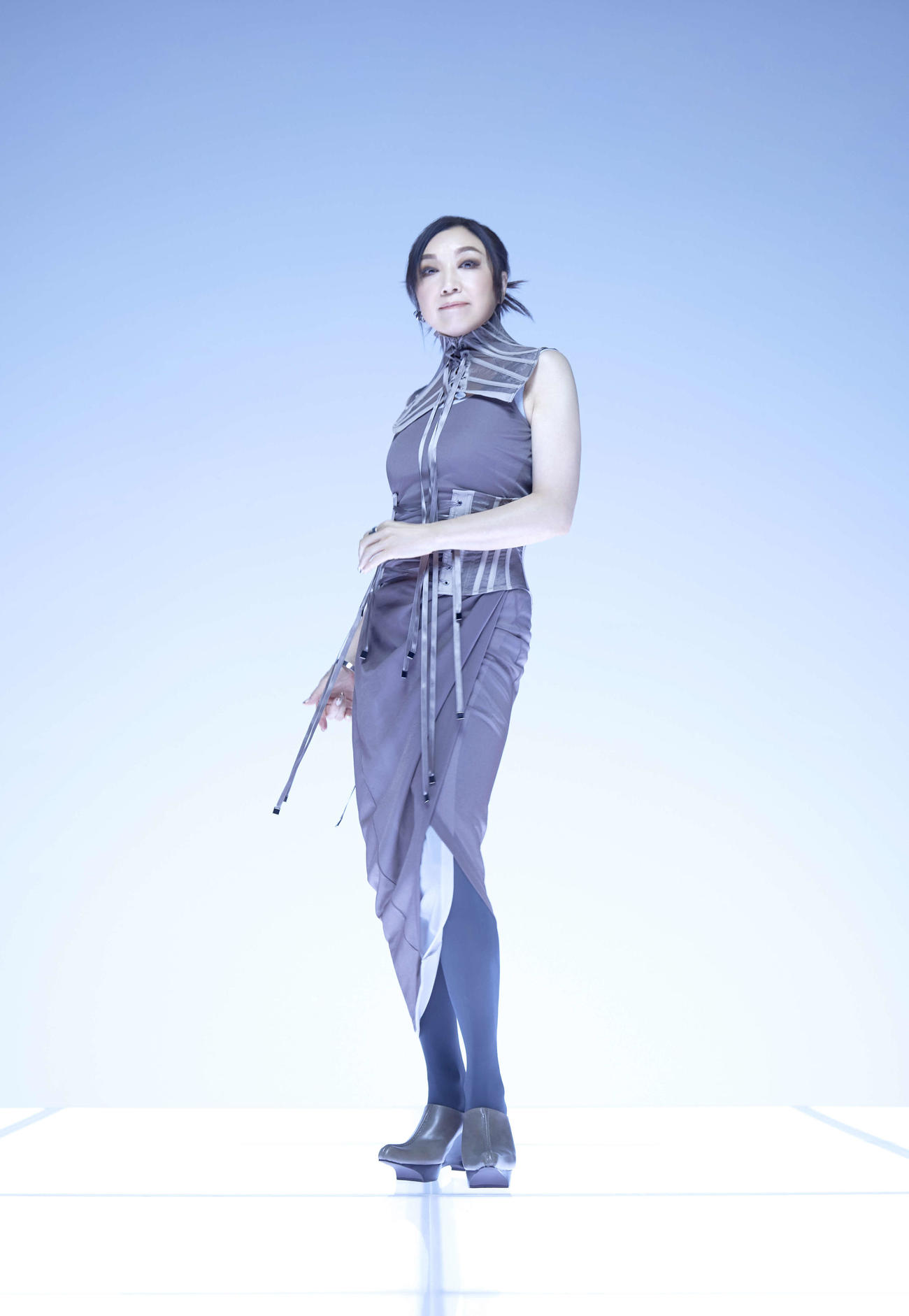 40枚目アルバム「Wormhole／Yumi AraI」収録の新曲「DARK MOON」のMVティザー映像より