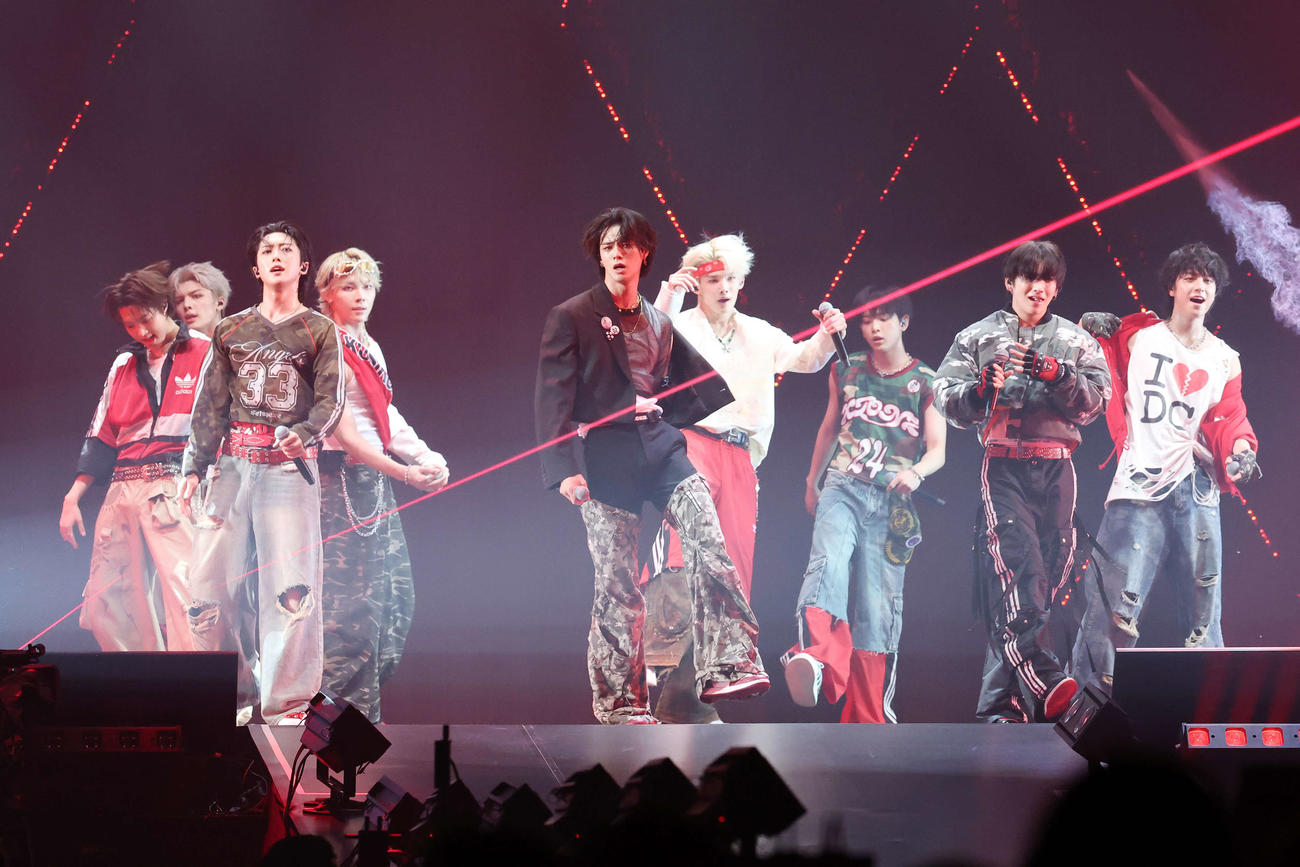 「＆TEAM 3rd Anniversary　［緑　DAY］」でパフォーマンスする＆TEAM（撮影・宮地輝）