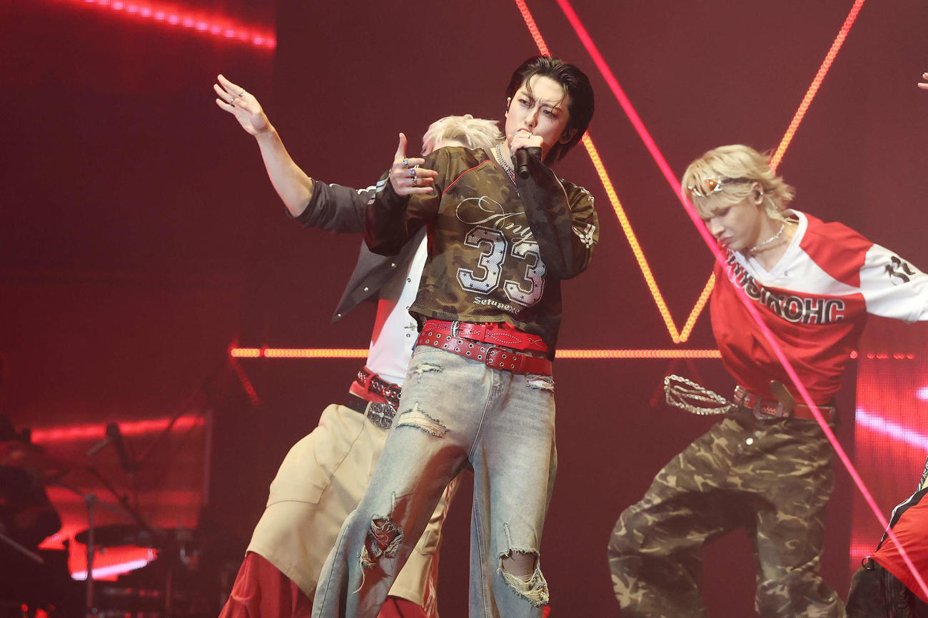 「＆TEAM 3rd Anniversary　［緑　DAY］」でパフォーマンスする＆TEAMのFUMA（撮影・宮地輝）