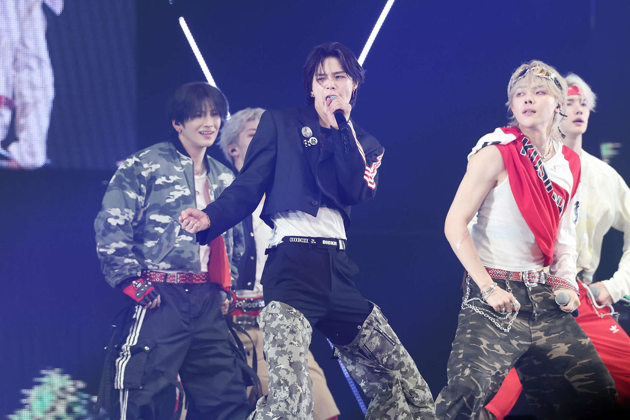 「＆TEAM 3rd Anniversary　［緑　DAY］」でパフォーマンスする＆TEAMのK（撮影・宮地輝）
