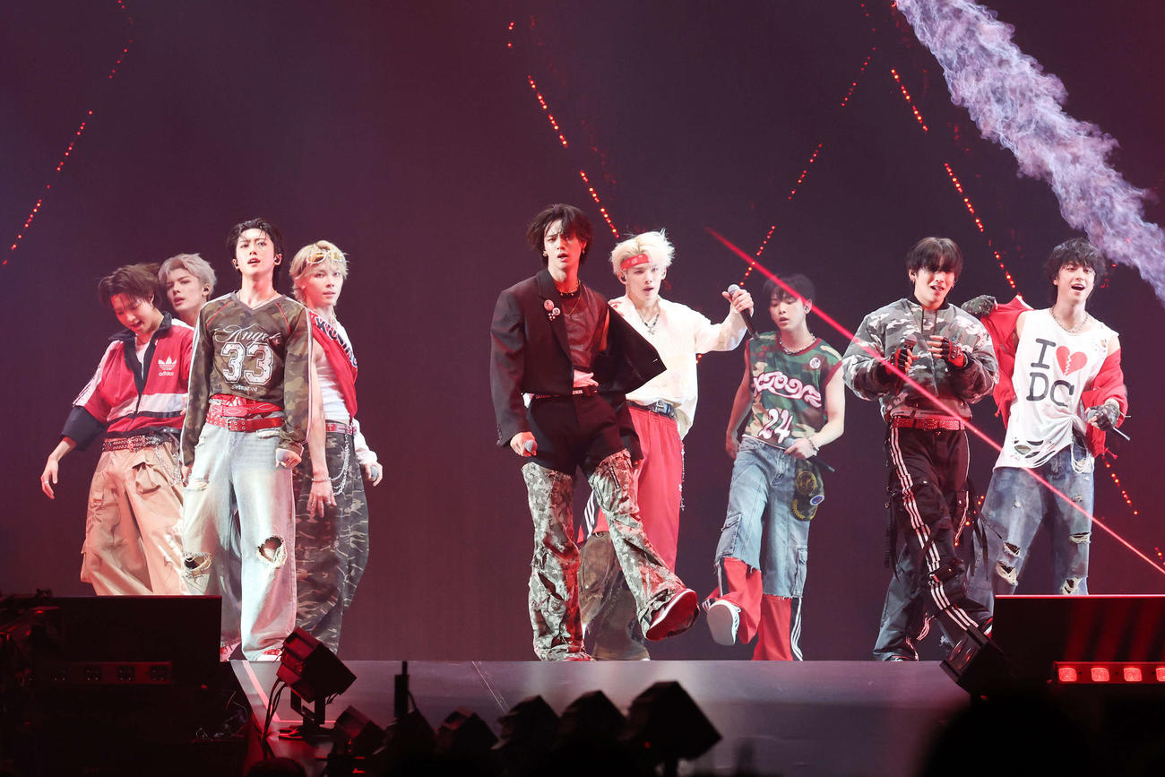「＆TEAM 3rd Anniversary　［緑　DAY］」でパフォーマンスする＆TEAM（撮影・宮地輝）