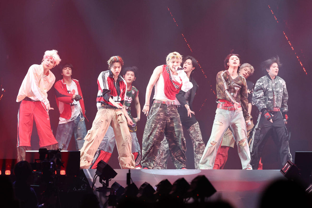 「＆TEAM 3rd Anniversary　［緑　DAY］」でパフォーマンスする＆TEAM（撮影・宮地輝）
