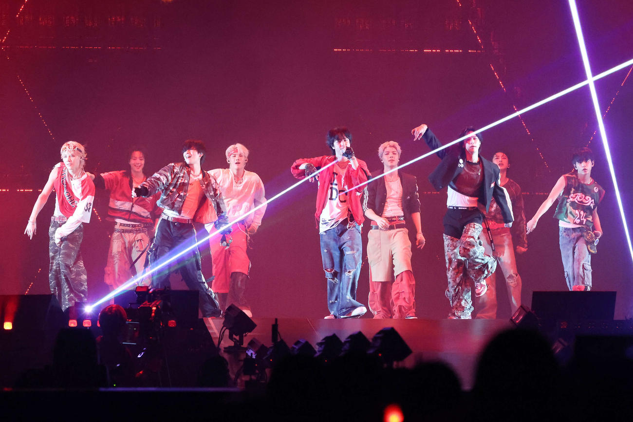 「＆TEAM 3rd Anniversary　［緑　DAY］」でパフォーマンスする＆TEAM（撮影・宮地輝）