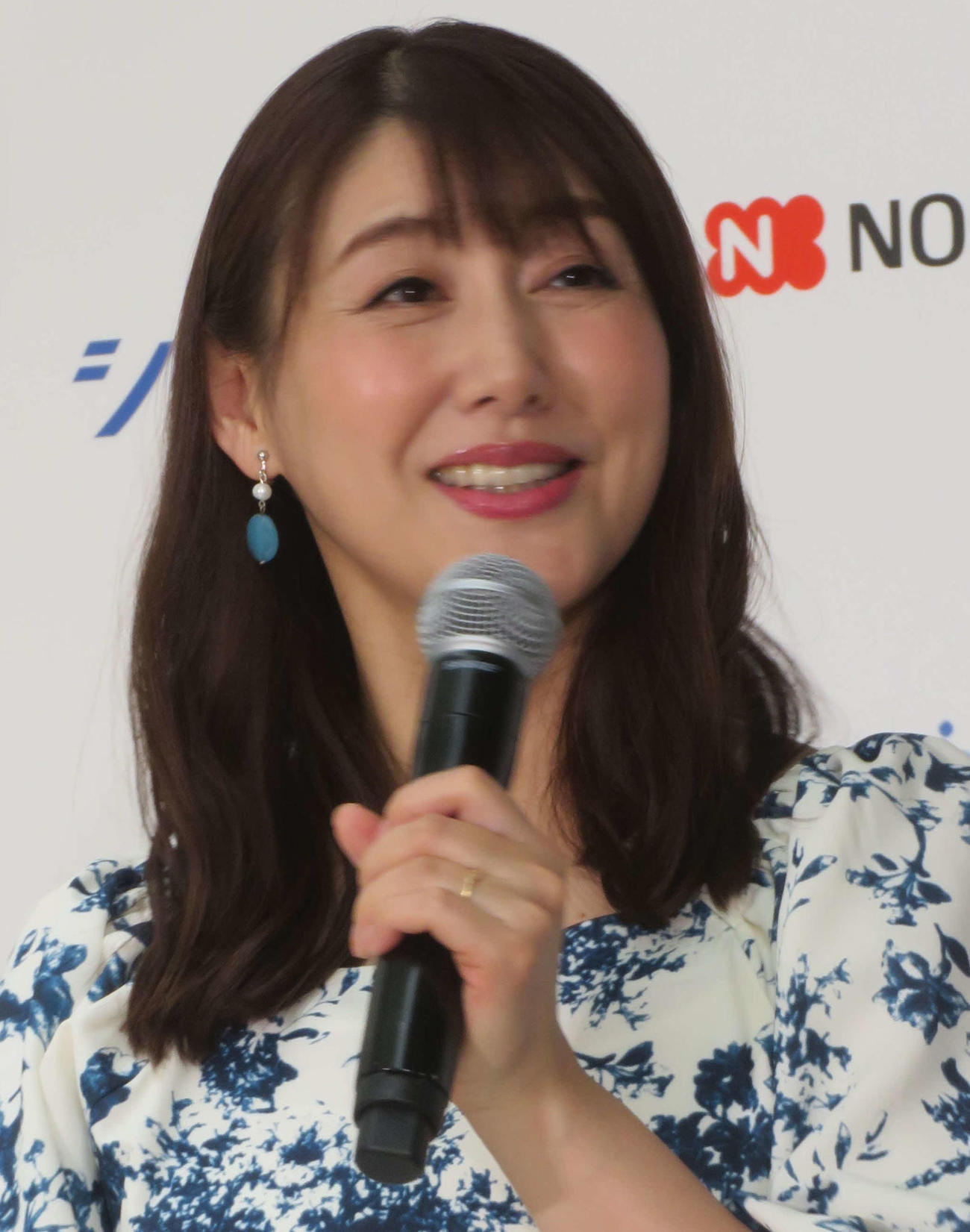 ノーリツ浴室暖房乾燥機新商品発表会で笑みを浮かべる安めぐみ（撮影・村上幸将）