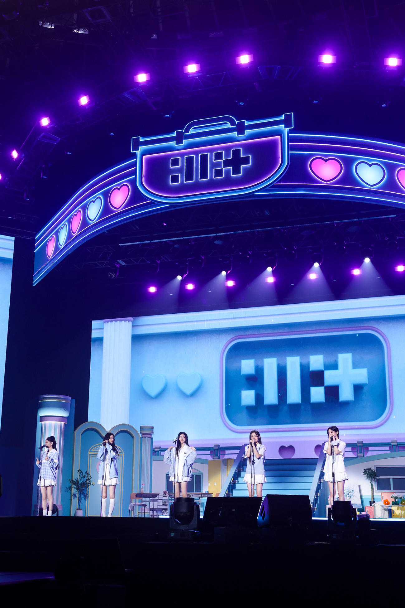 日本で初開催したファンコンサートの大阪公演であいさつするILLIT。日本で初開催したファンコンサートの大阪公演であいさつするILLIT。MOKA、YUNAH、WONHEE、IROHA、MINJU (P)＆(C) BELIFT LAB Inc.