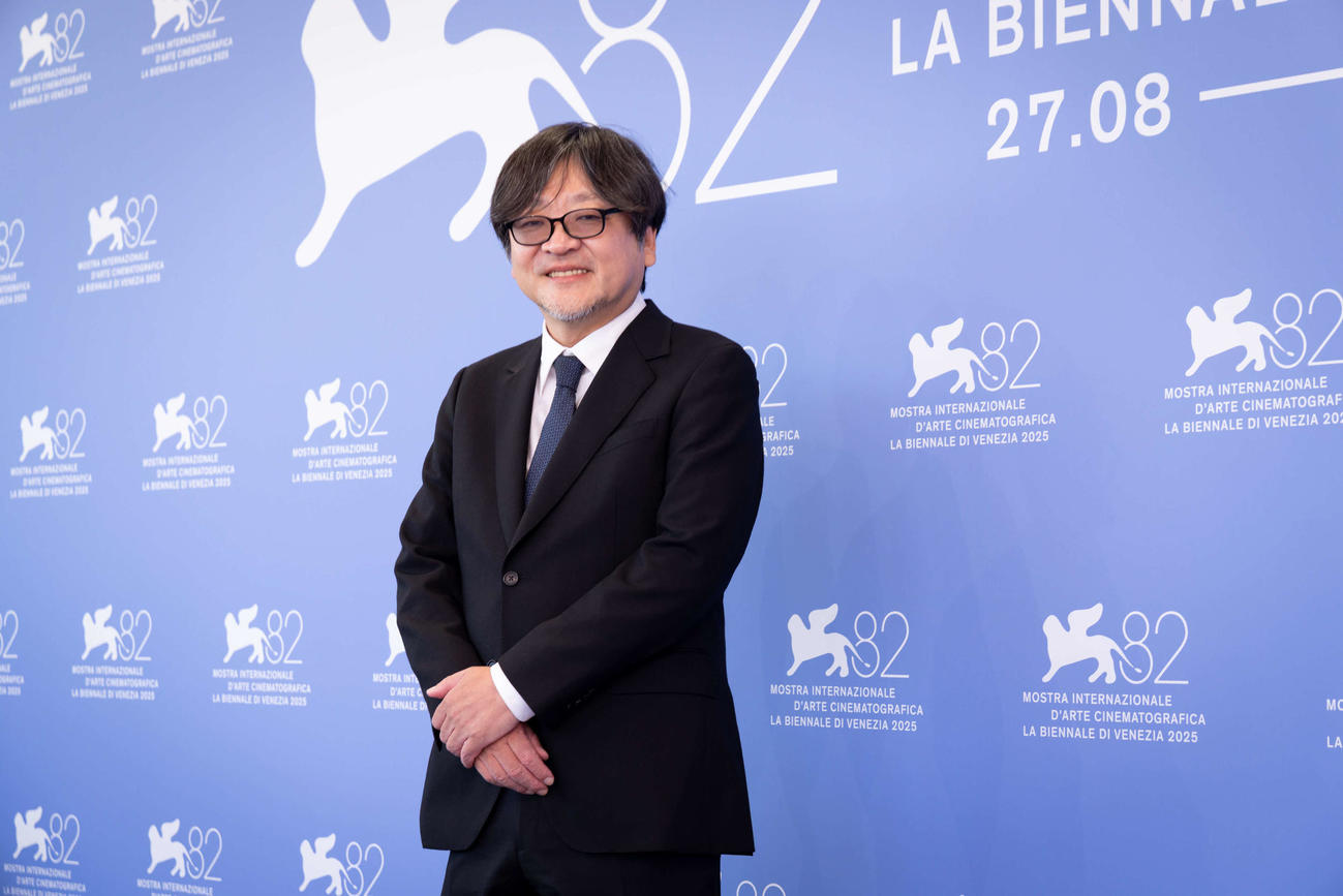 ベネチア映画祭のフォトコールに出席した細田守監督（（C）KAZUKO WAKYAMA）