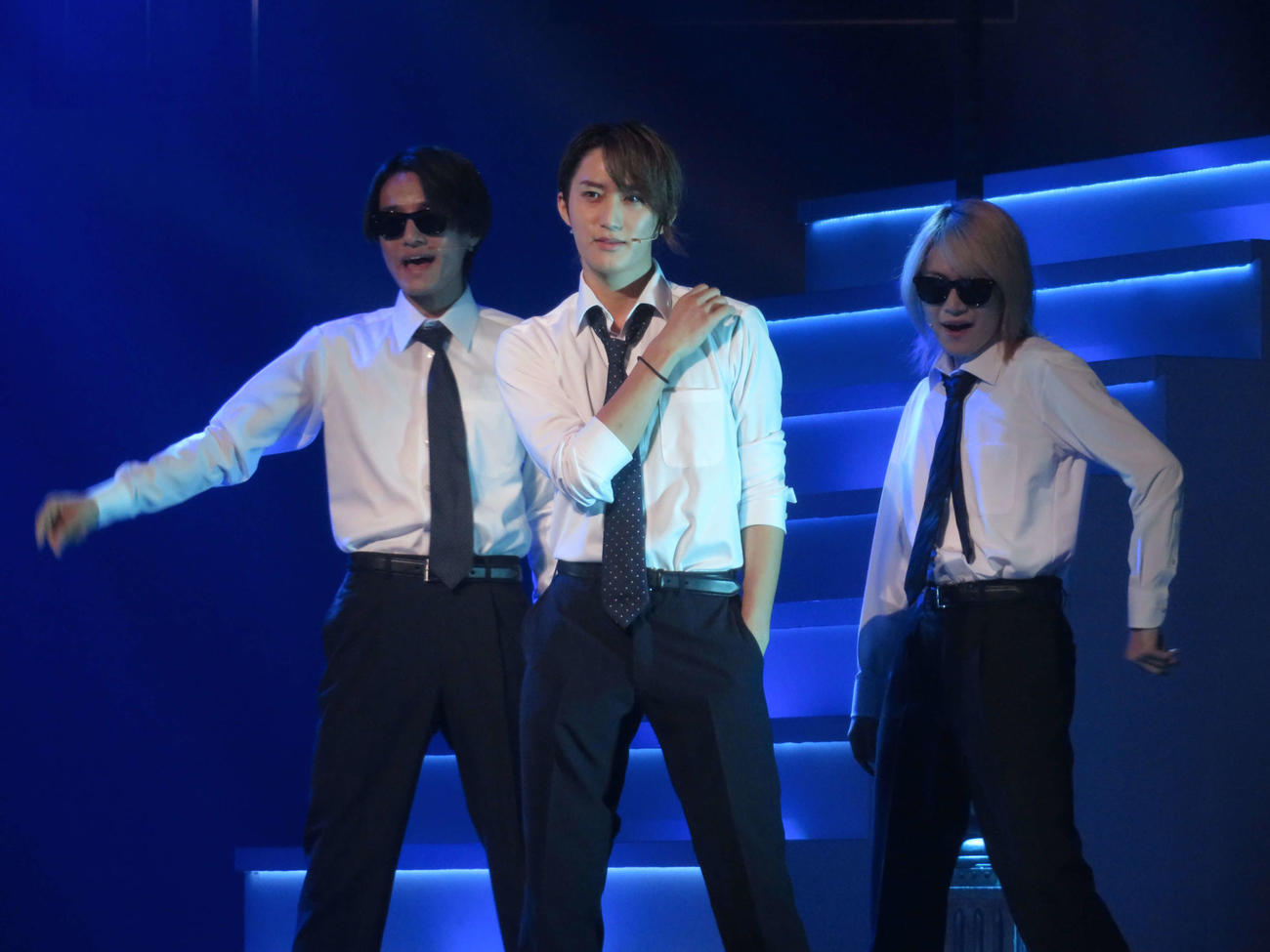 グループの主演舞台「ANDO」ゲネプロに臨むB＆ZAIの鈴木悠仁、橋本涼、今野大輝