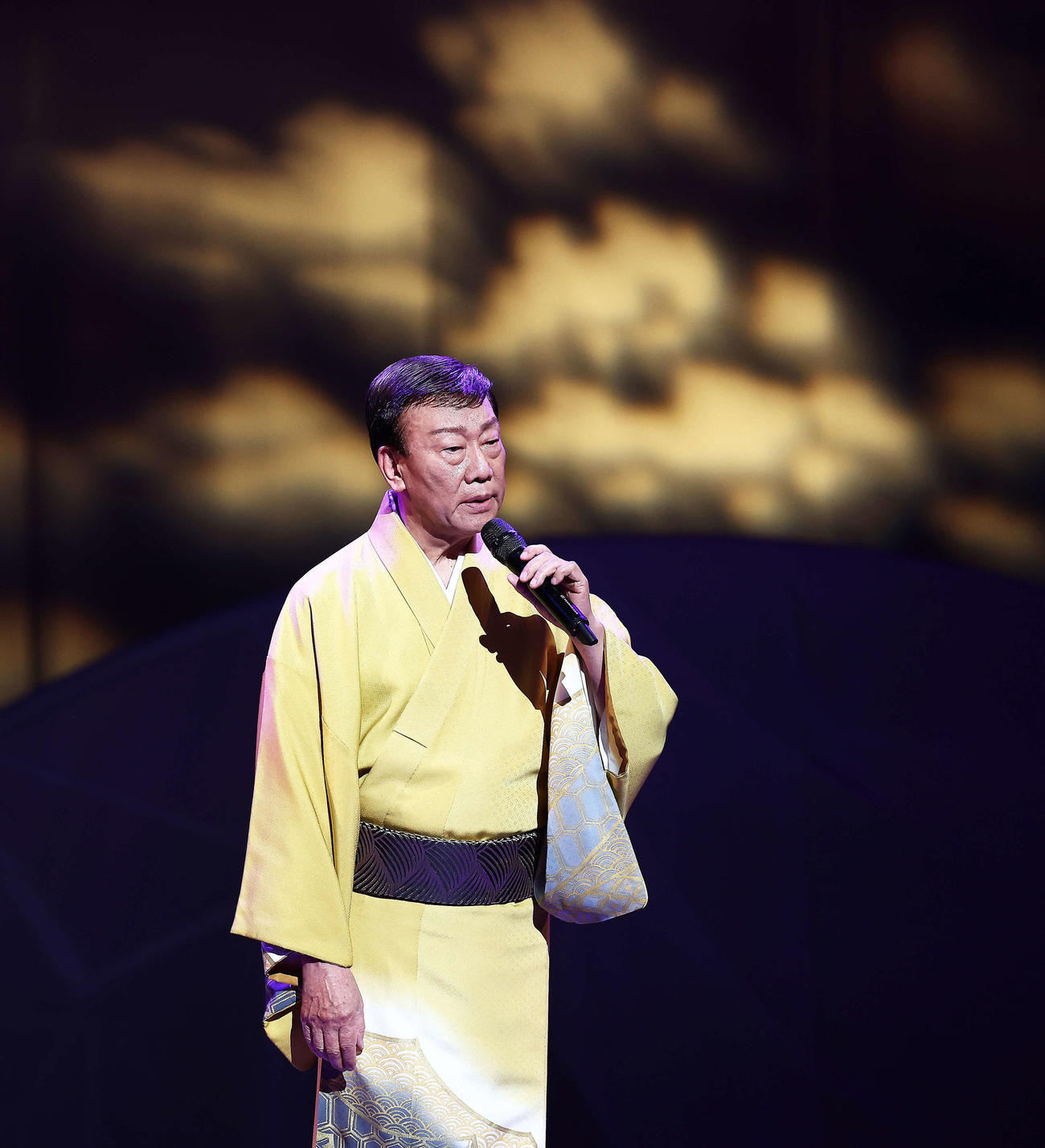 橋幸夫ラストコンサート　ラストコンサートで子連れ狼を熱唱する橋幸夫さん（2023年5月撮影）