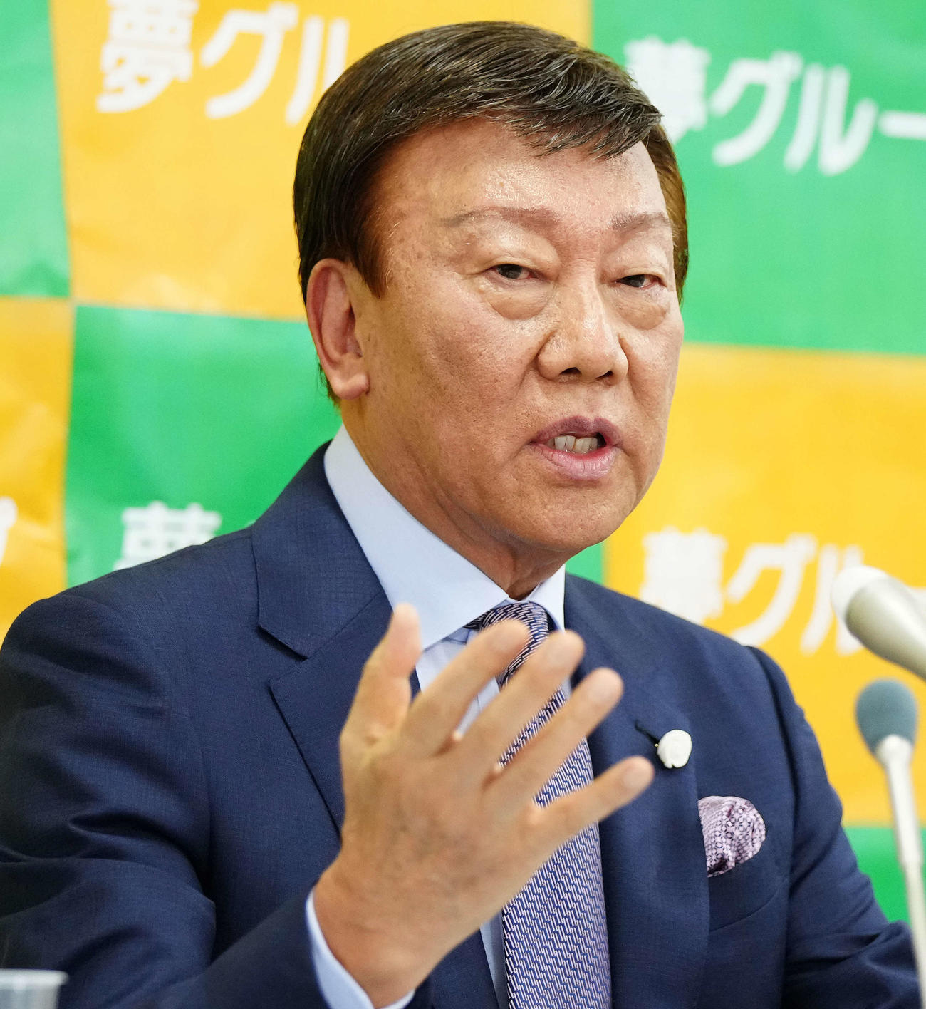 2021年10月4日、会見で2年後の歌手引退を発表する橋幸夫さん