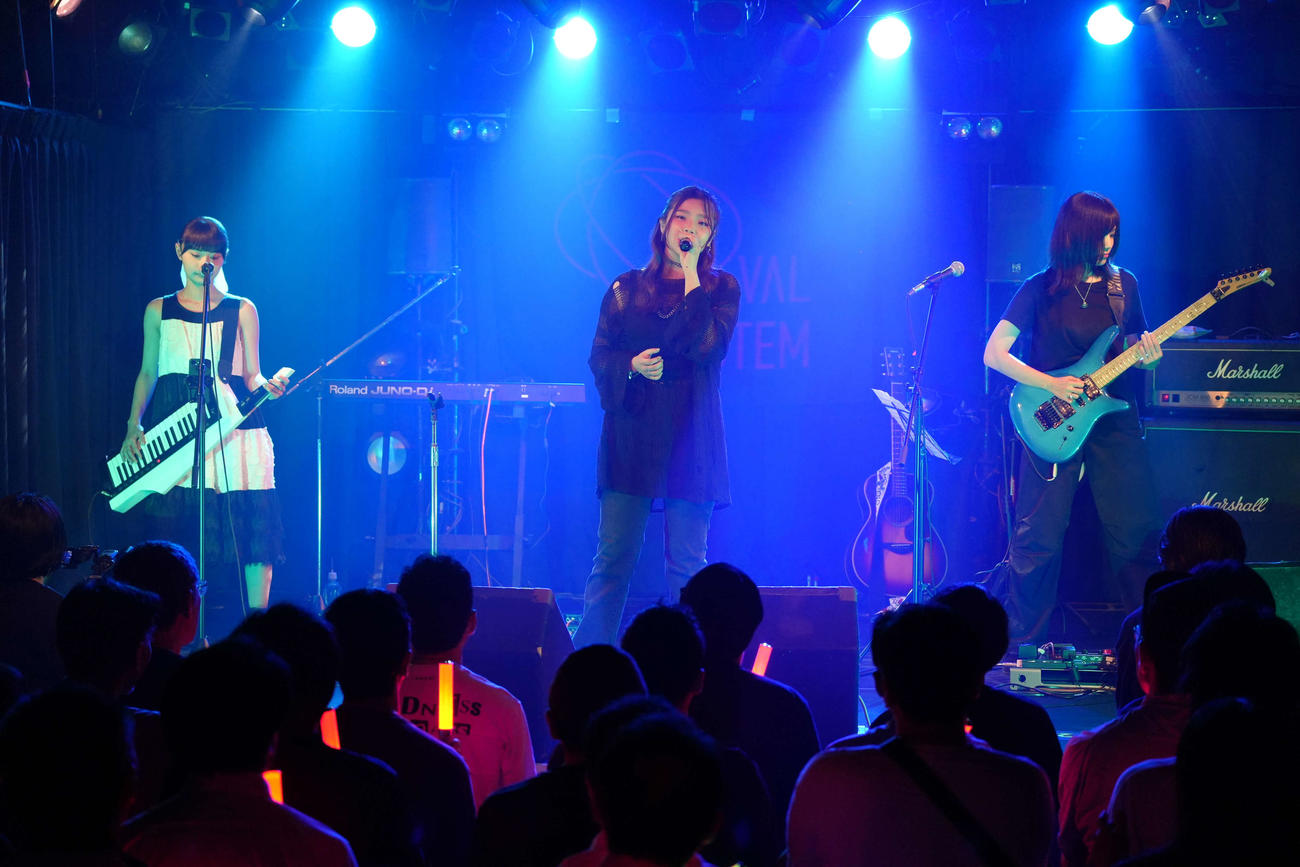 初のライブツアー初日公演を行ったOVAL SISTEM