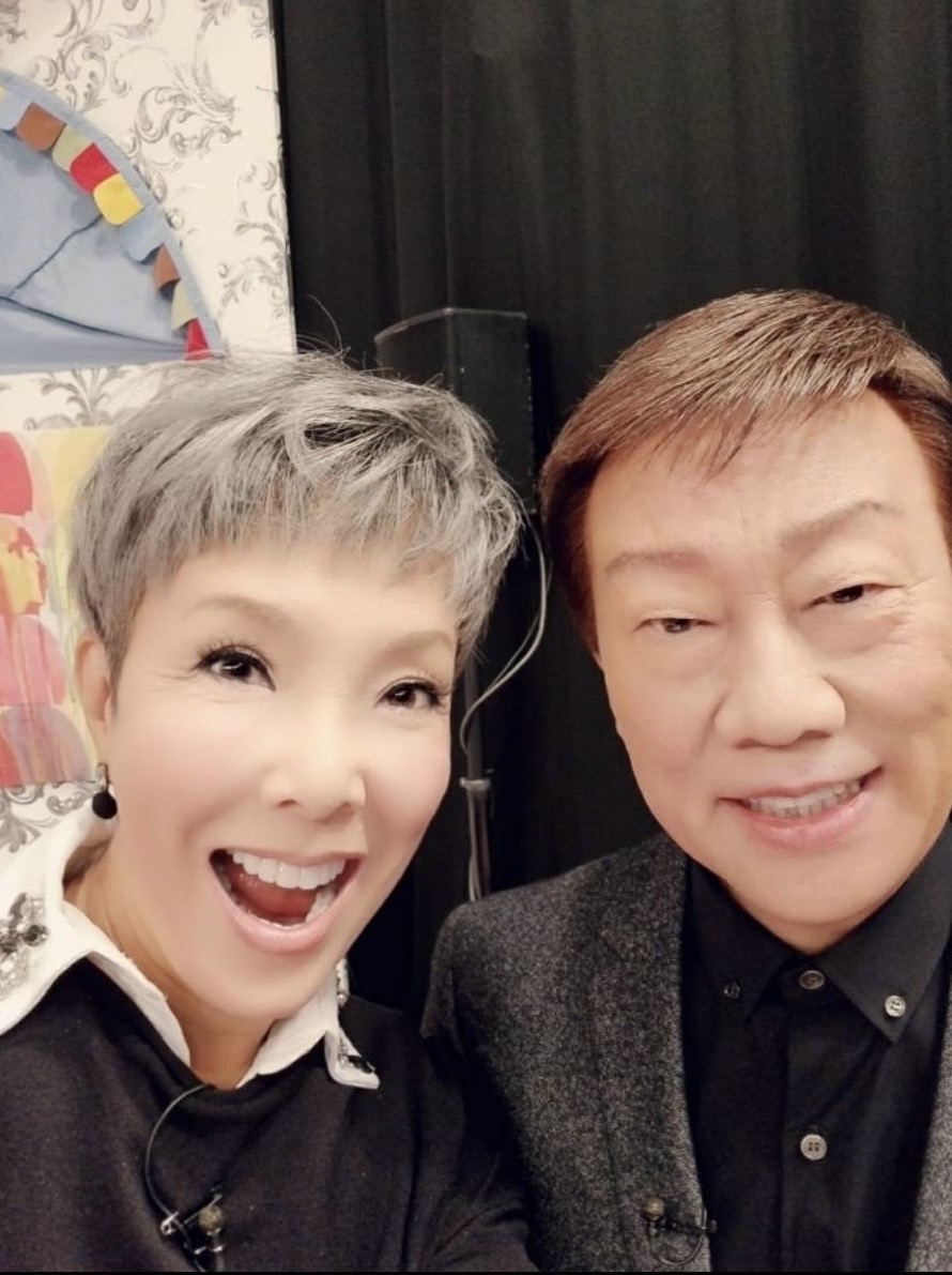 池畑慎之介（左）と橋幸夫さん