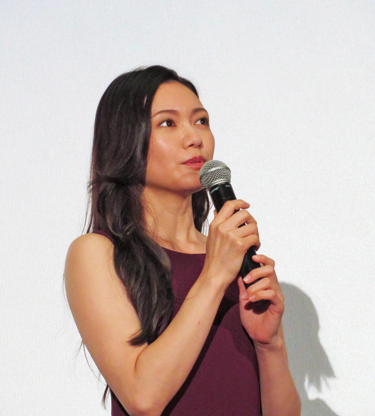 映画「遠い山なみの光」公開記念舞台あいさつに登壇した二階堂ふみ（撮影・村上幸将）