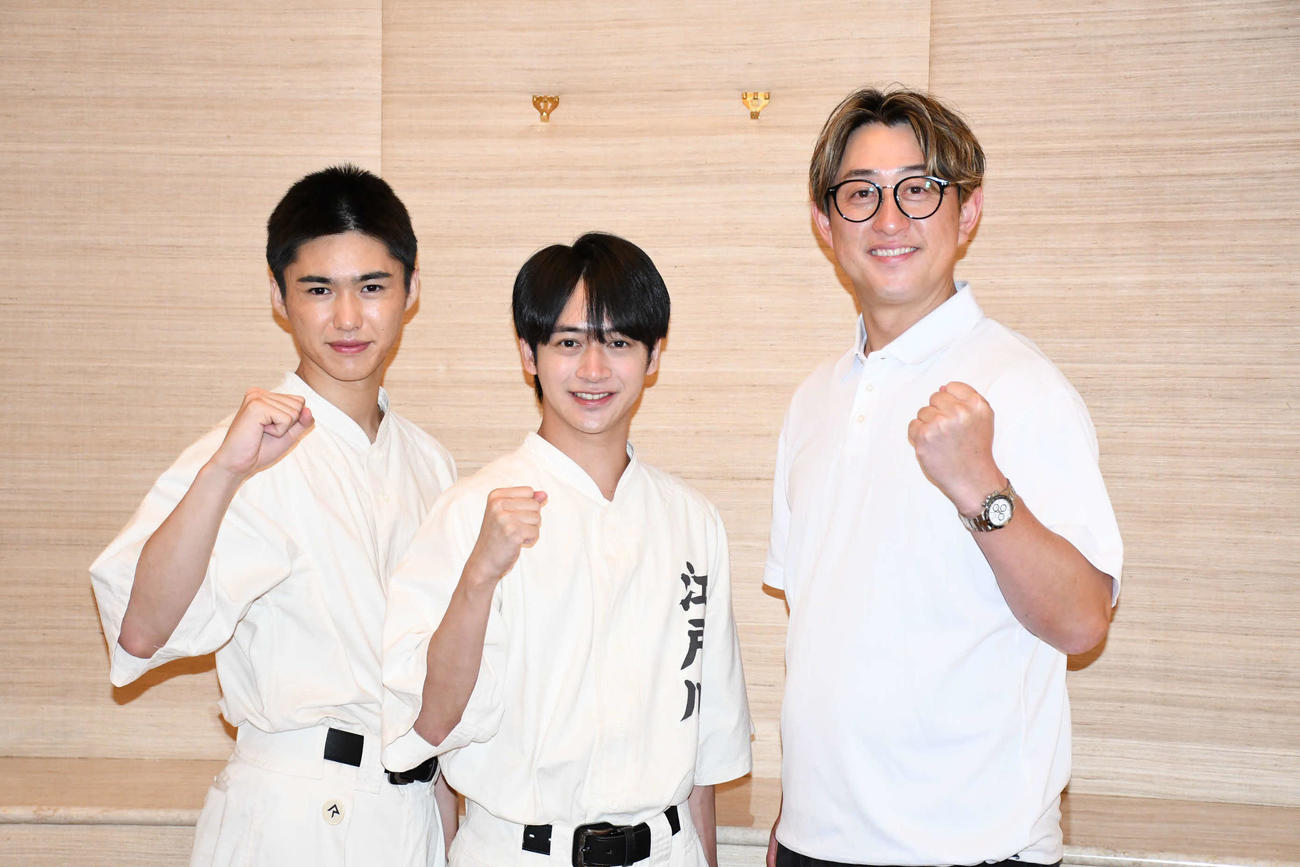 公演初日を終えて取材対応した（左から）関西ジュニアの岡﨑彪太郎、藤井直樹、今成亮太氏（撮影・阪口孝志）