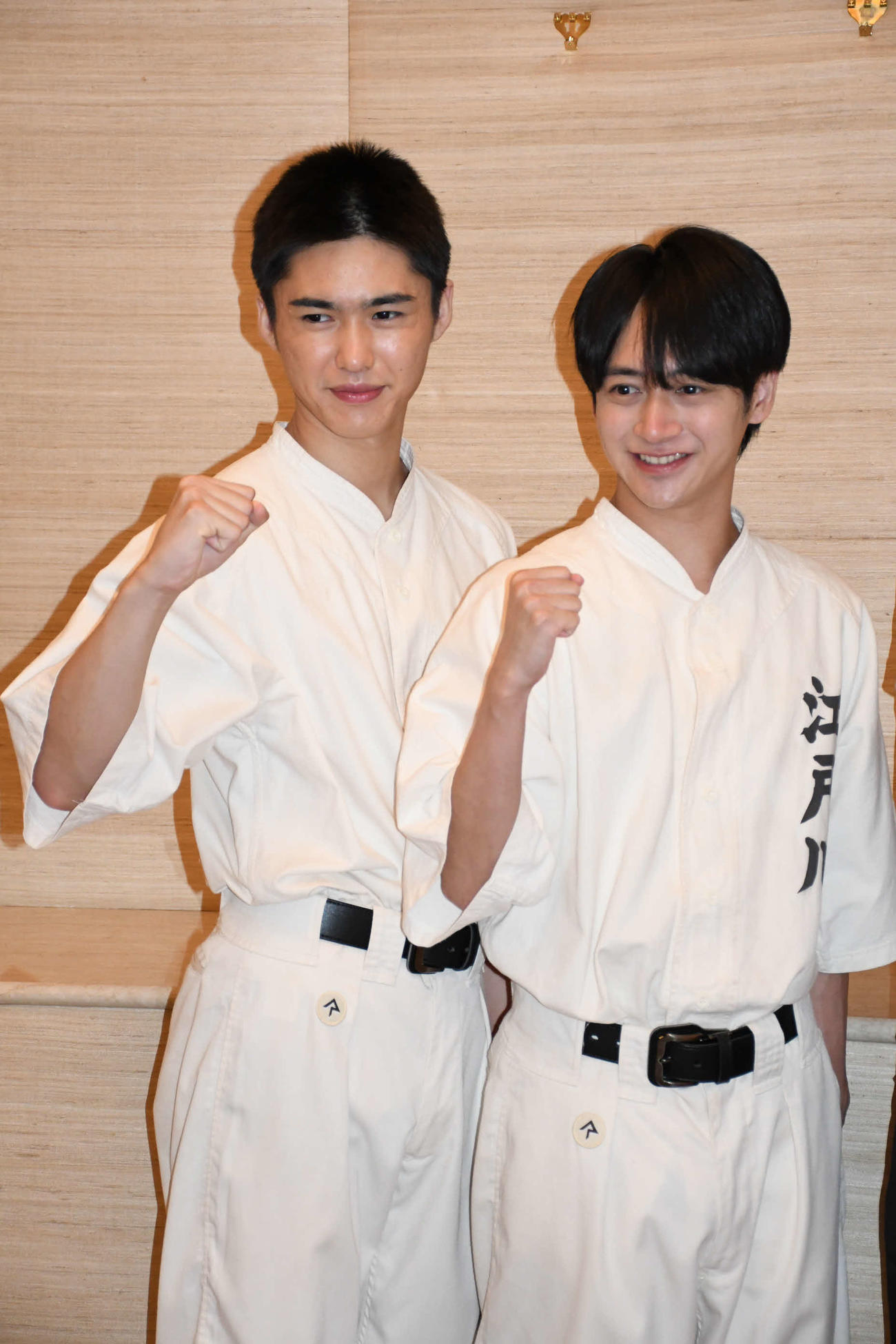 公演初日を終えて取材対応した藤井直樹(右)と関西ジュニアの岡﨑彪太郎（撮影・阪口孝志）