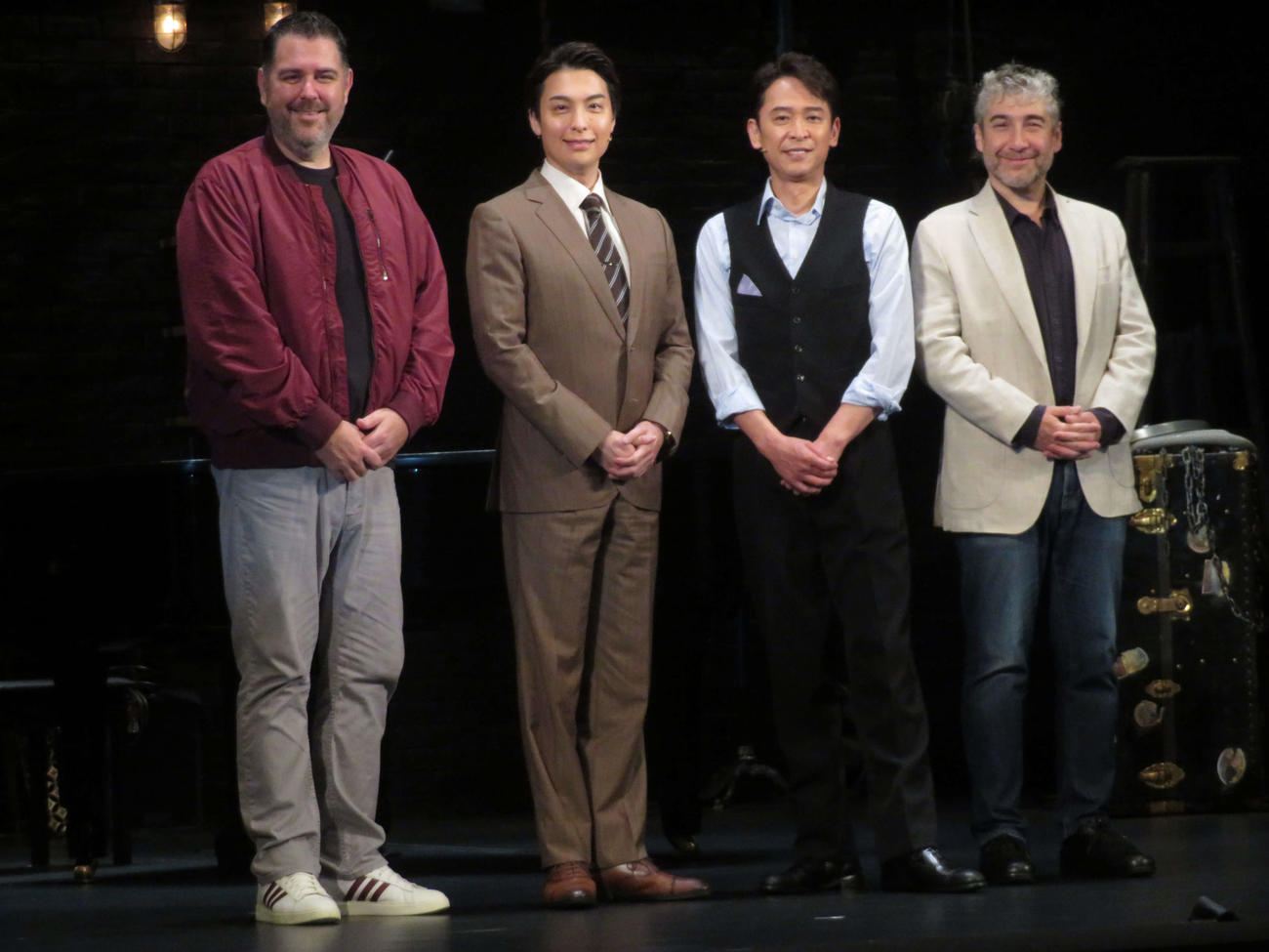 「MURDER for Two」ゲネプロ取材会に出席した（左から）演出のジェレミー・スコット・ラップ氏、海宝直人、坂本昌行、演出のスコット・シュワルツ氏