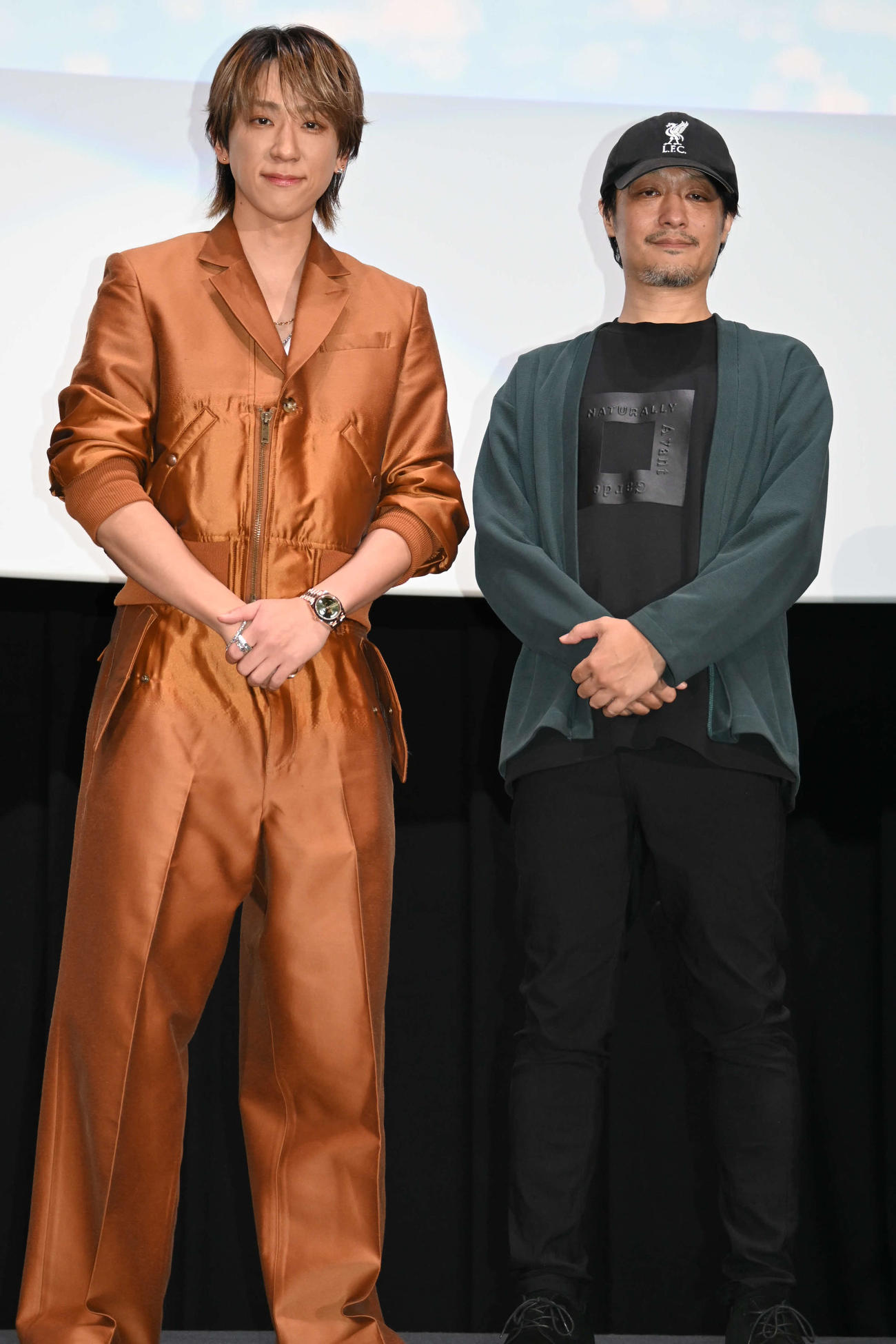 大阪市内で主演映画「アオショー！」の舞台あいさつに登壇した小山慶一郎（左）山口喬司監督（撮影・松浦隆司）