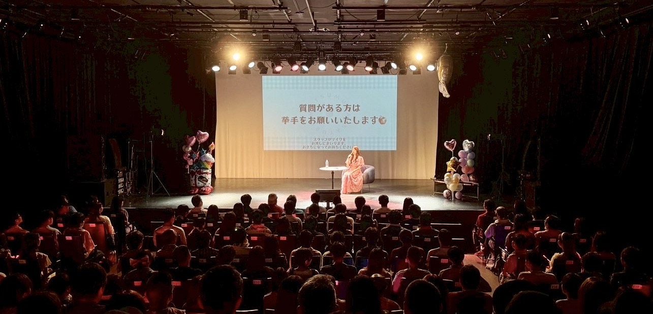 ファンで満員になった松村沙友理のバースデイイベント