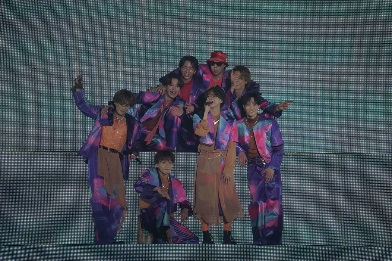 「FANTASTICS LIVE TOUR 2025　“BUTTERFLY EFFECT”　－FLY WITH YOU－」初日公演でパフォーマンスするFANTASTICS