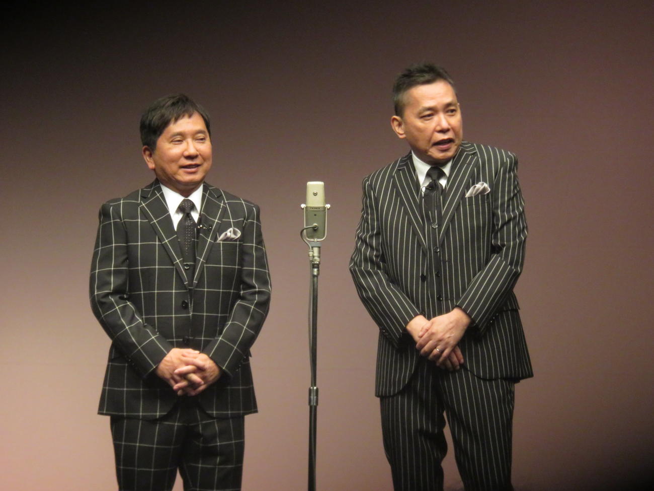 爆笑問題の田中裕二（左）と太田光