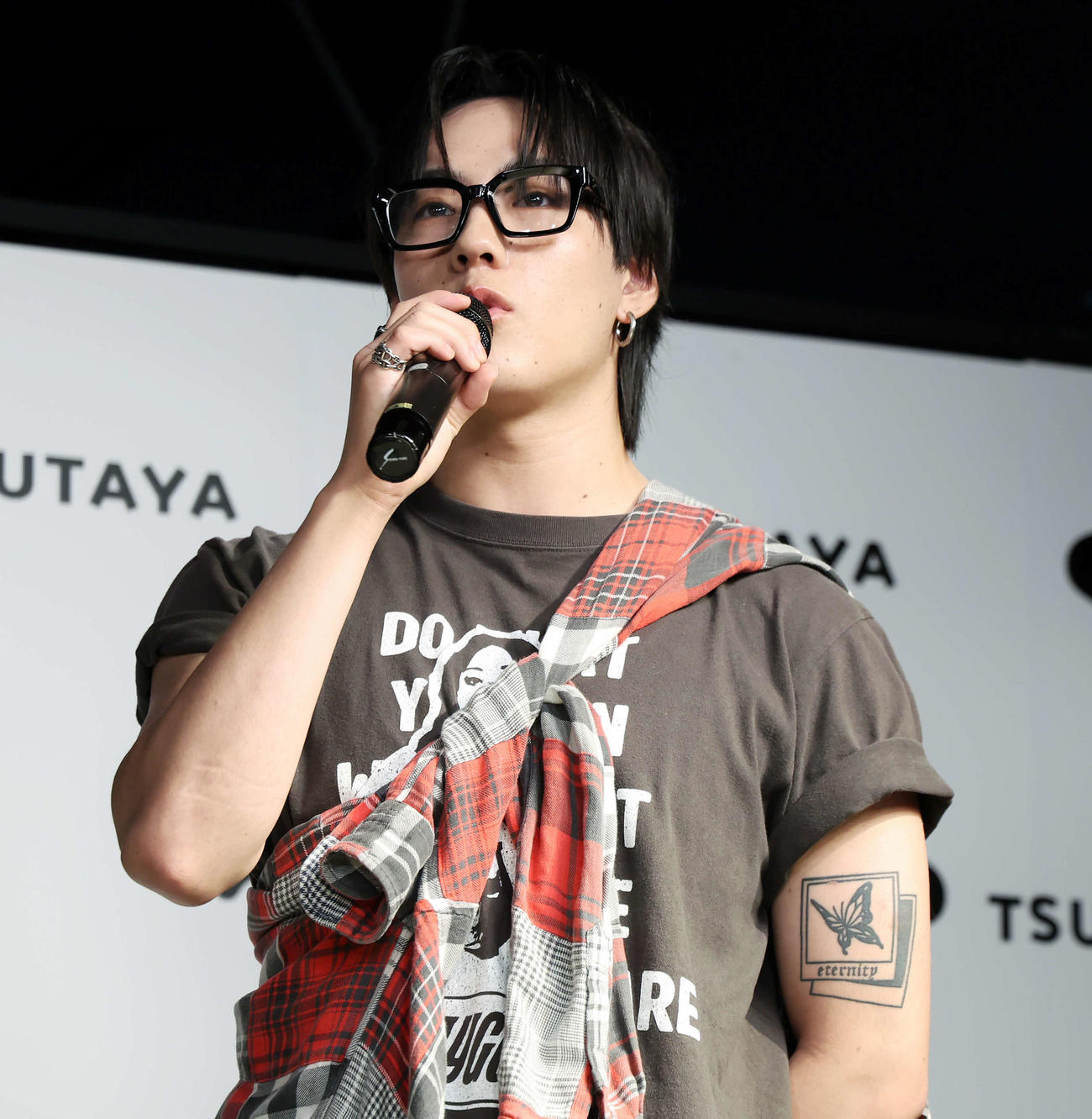 「THE JET BOY BANGERZ OFFICIAL ARTIST BOOK UNLOCK」発売記念イベントに登壇し、話すNOSUKE（撮影・山本朝陽）