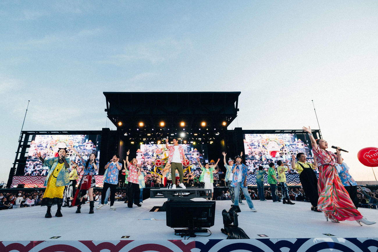 「さんまPEACEFUL PARK2025＠大阪・関西万博」に出演した明石家さんま（写真中央）（C）撮影：Santin Aki／Kazumi