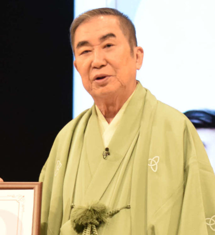 桂文枝＝25年４月