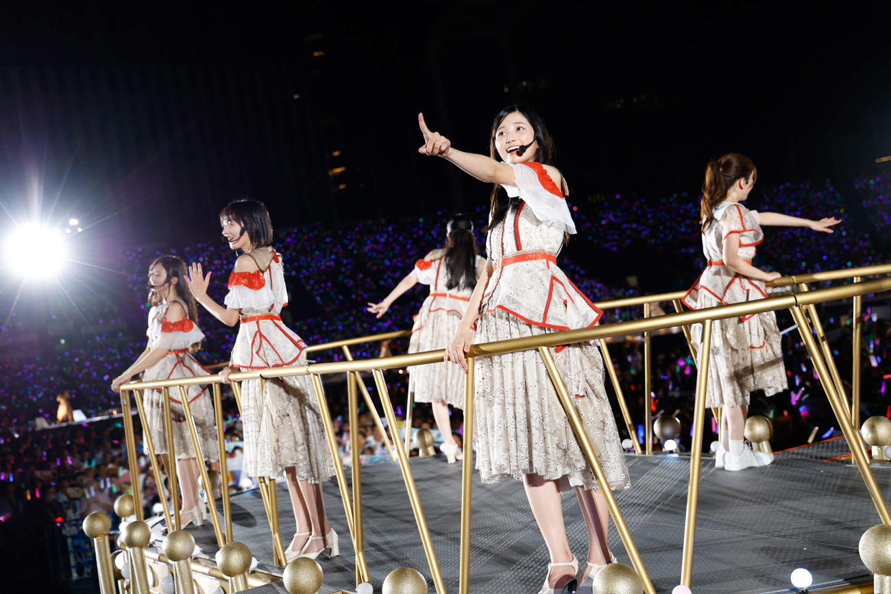 「真夏の全国ツアー2025」でパフォーマンスする乃木坂46　（C）鈴木健太（KENTA Inc．）
