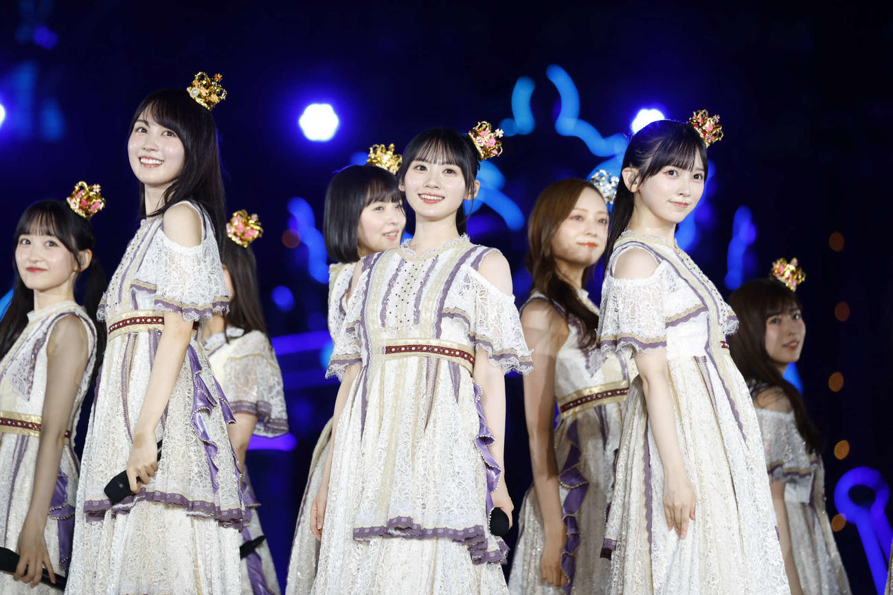 「真夏の全国ツアー2025」千秋楽公演でパフォーマンスする乃木坂46。前列左から賀喜遥香、川﨑桜、池田瑛紗　（C）鈴木健太（KENTA Inc．）