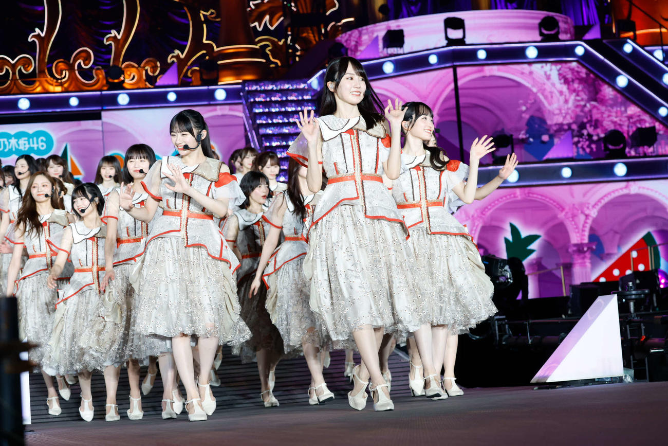 「真夏の全国ツアー2025」でパフォーマンスする乃木坂46（C）鈴木健太（KENTA Inc．）