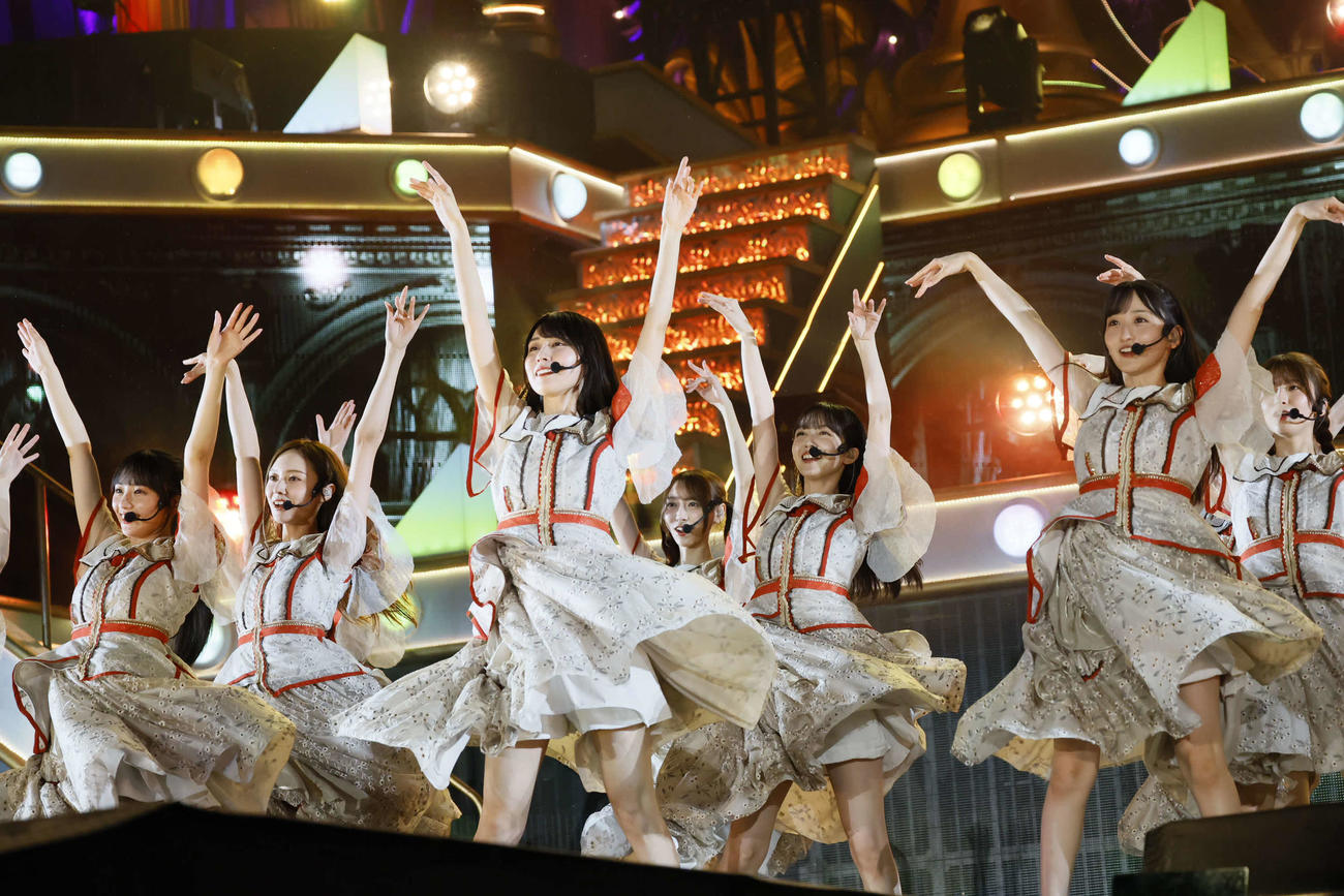 「真夏の全国ツアー2025」でパフォーマンスする乃木坂46　（C）鈴木健太（KENTA Inc．）