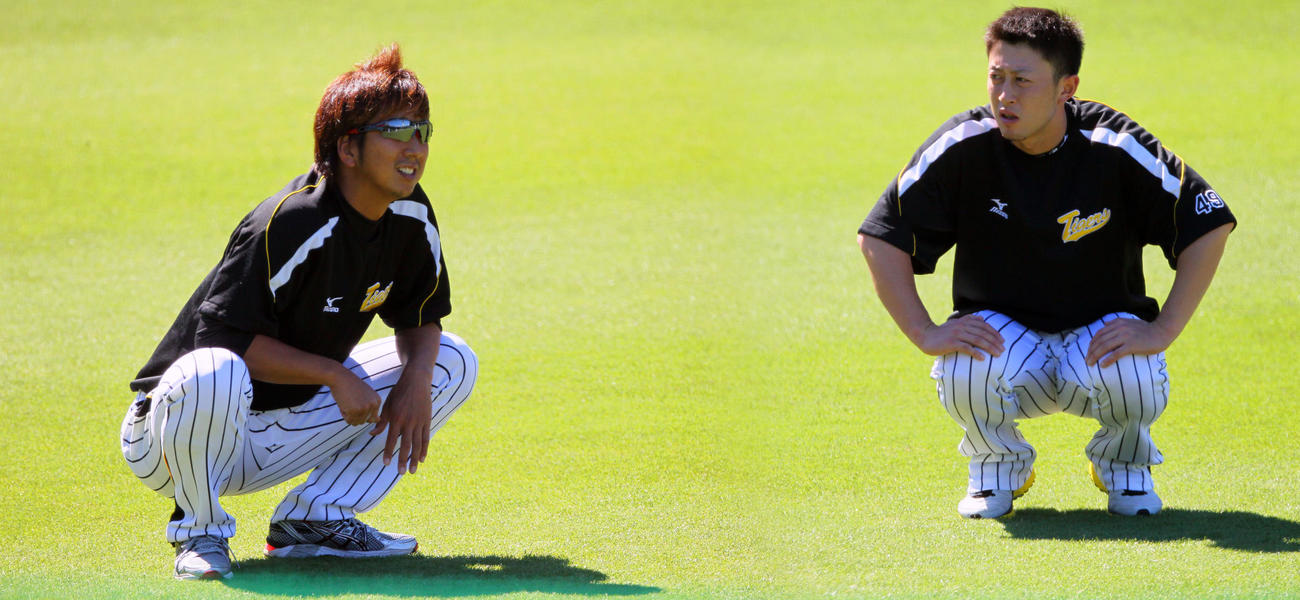 現役時代の今成亮太氏と藤川監督（2012年撮影）
