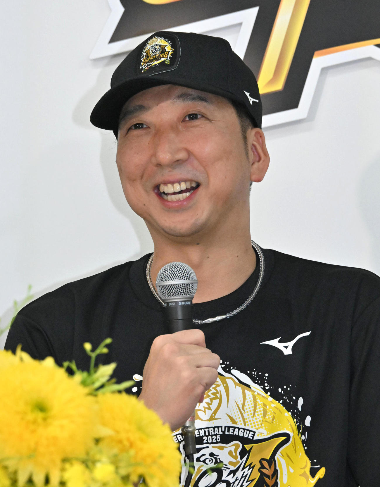 会見で報道陣の質問に答える藤川監督（撮影・石井愛子）