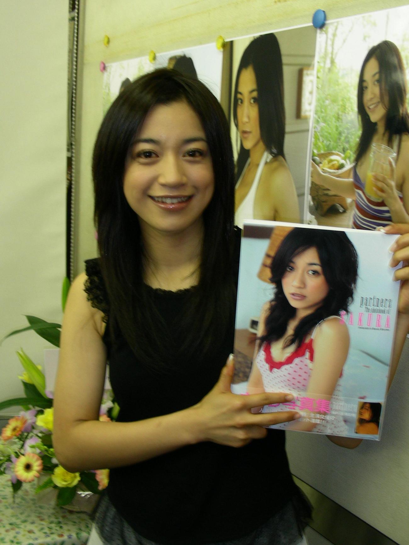 写真集の出版記念サイン会を行ったさくら（2006年3月撮影）