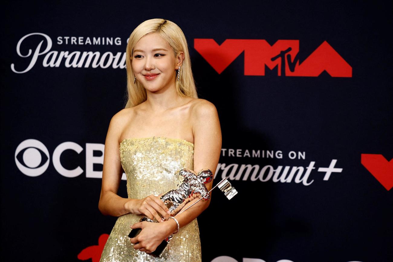 K－POPアーティストとして初めてVMAを受賞したロゼ（ロイター）
