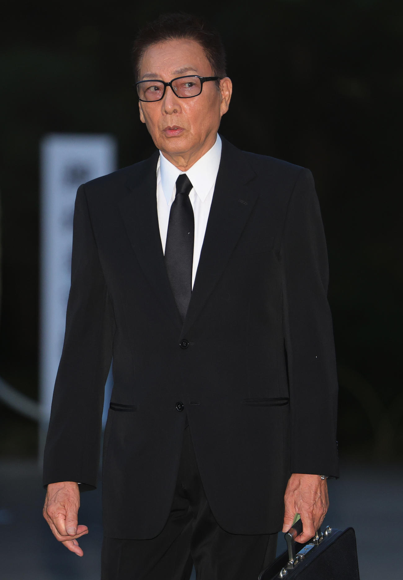 橋幸夫さんの通夜に参列した錦野旦（撮影・野上伸悟）