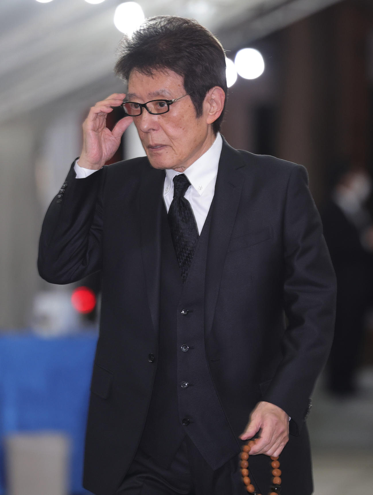 橋幸夫さんの通夜に参列した舟木一夫（撮影・野上伸悟）