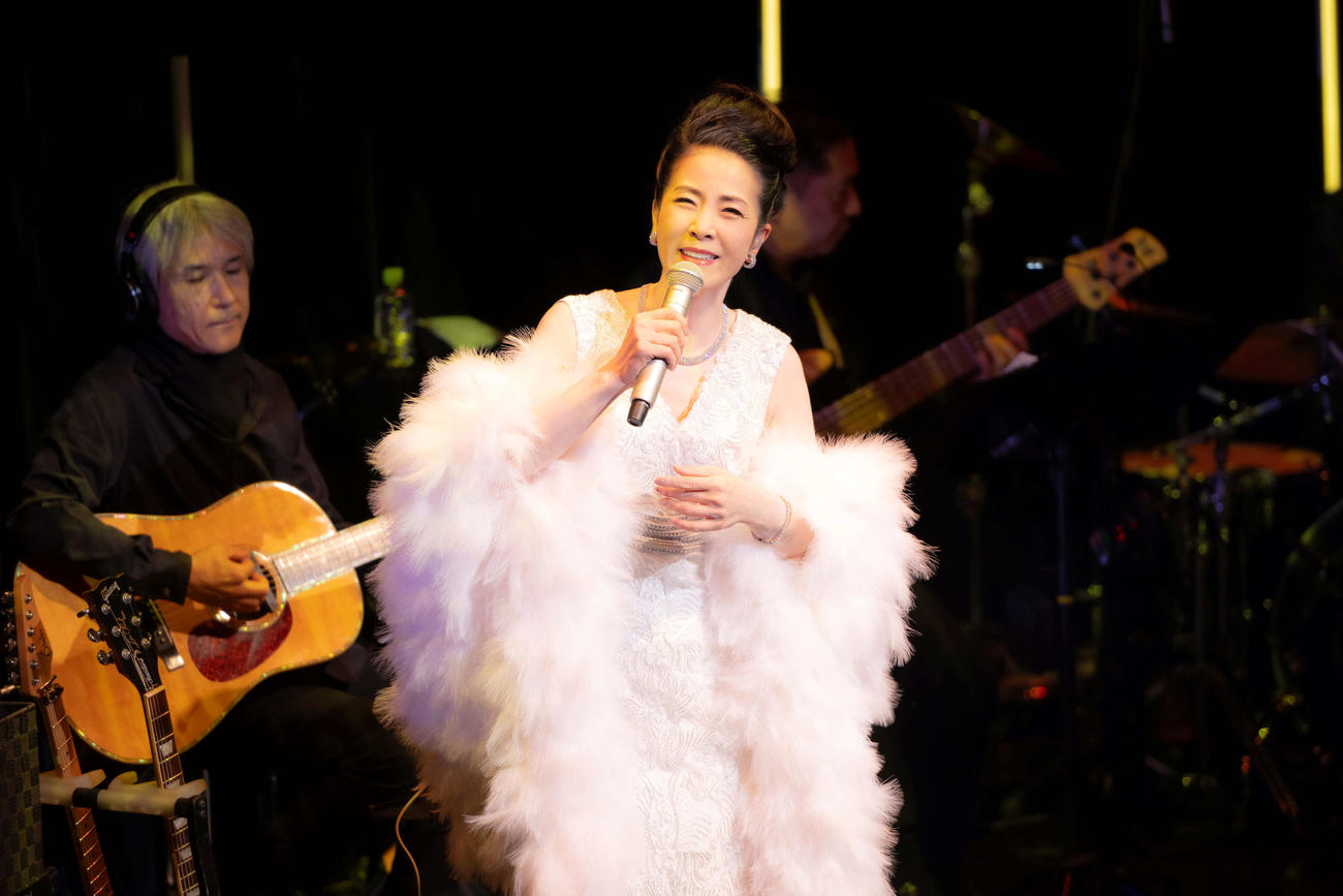 ビルボードでライブを行った坂本冬美（撮影・田中聖太郎）
