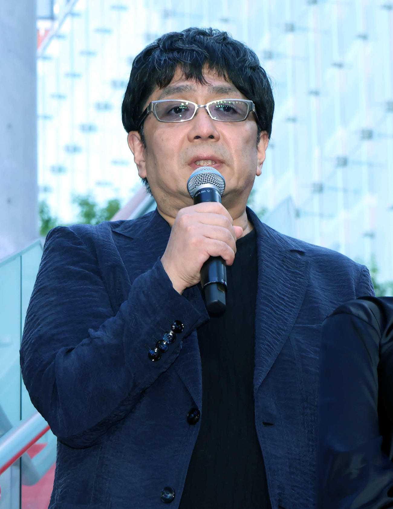 映画「宝島」東京プレミア　レッドカーペットイベントに登壇し、話す大友啓史監督（撮影・山本朝陽）