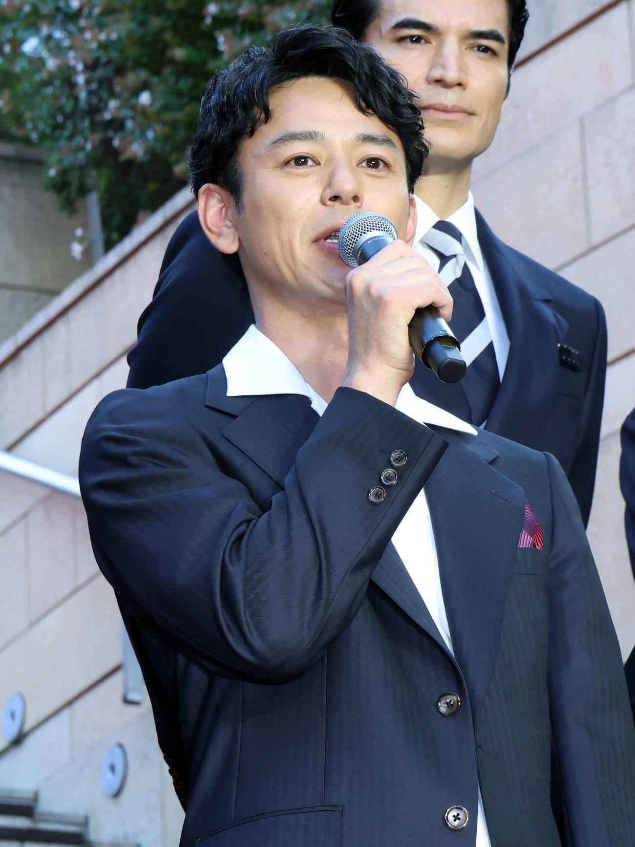 映画「宝島」東京プレミア　レッドカーペットイベントに登壇し、話す妻夫木聡（撮影・山本朝陽）