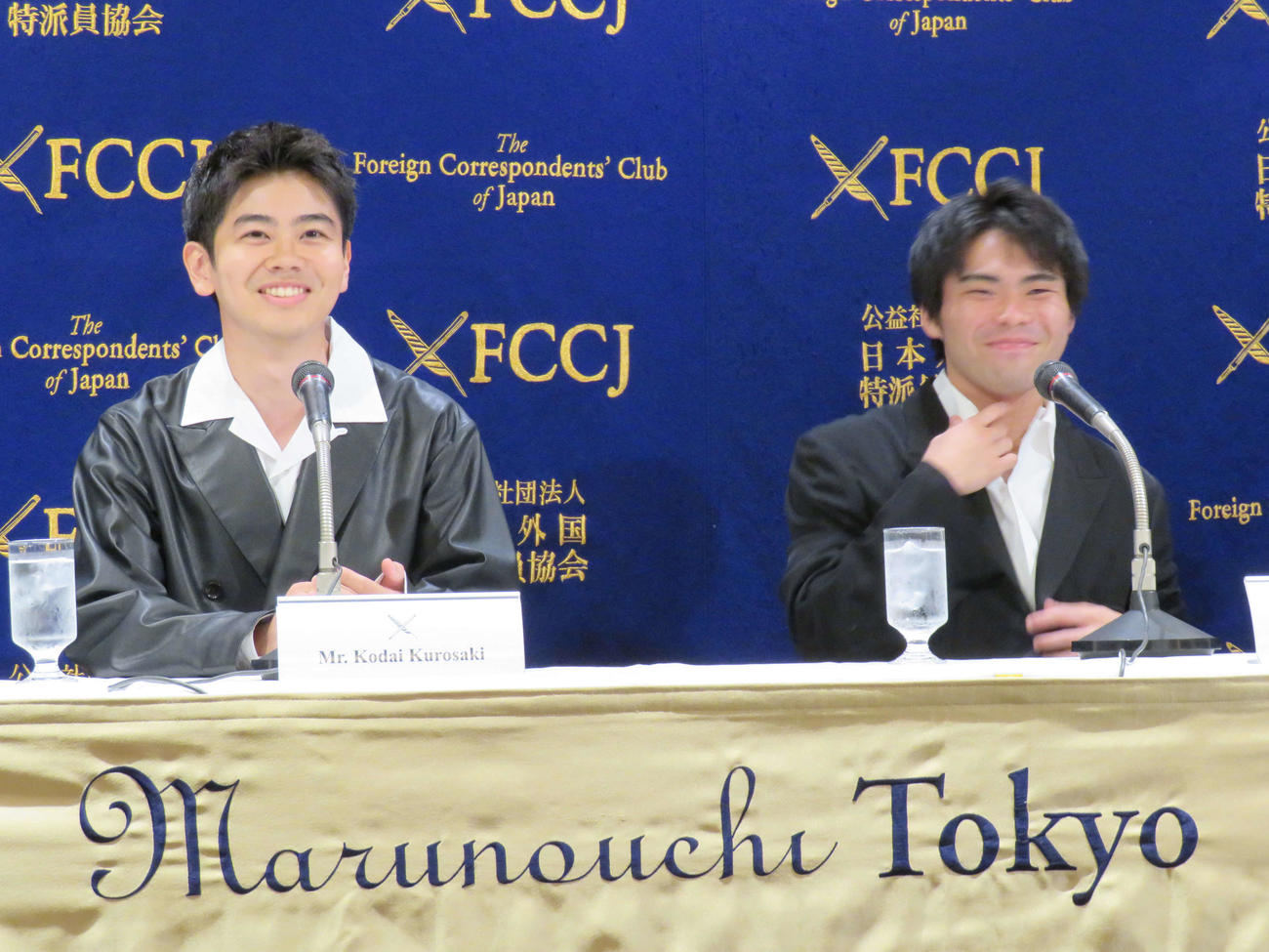 日本外国特派員協会で行われた初主演映画「見はらし世代」上映会に出席した黒崎煌代（左）と団塚唯我監督（撮影・村上幸将）