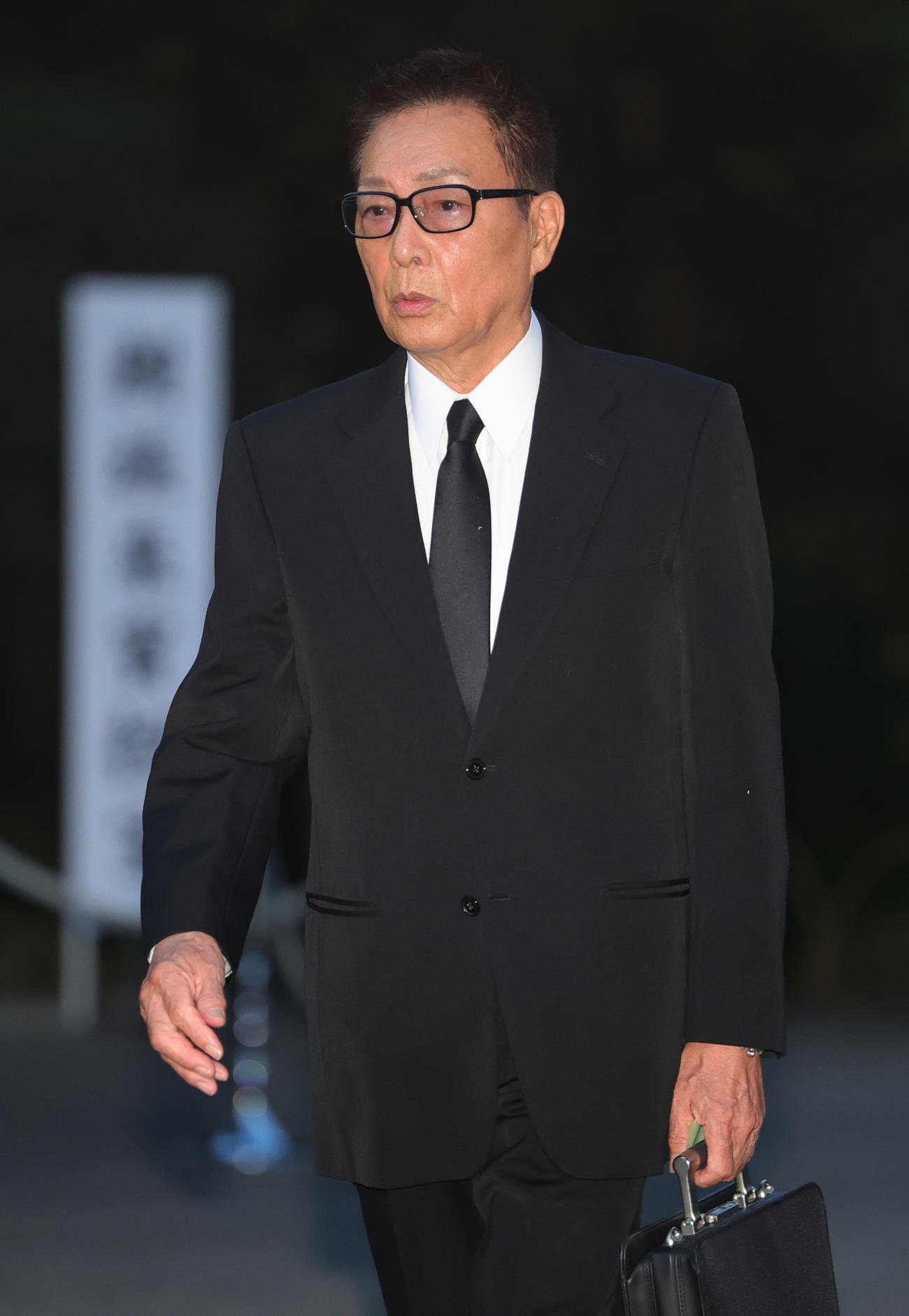 橋幸夫さんの通夜に参列した錦野旦（撮影・野上伸悟）
