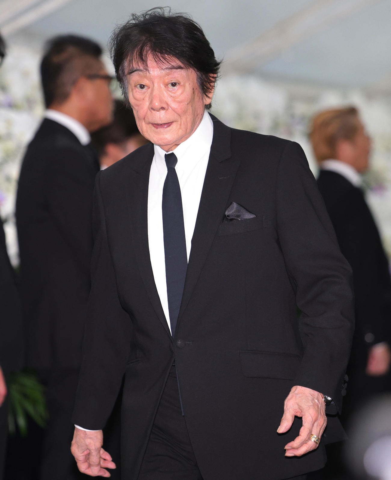 橋幸夫さんの通夜に参列した田辺靖雄（撮影・野上伸悟）