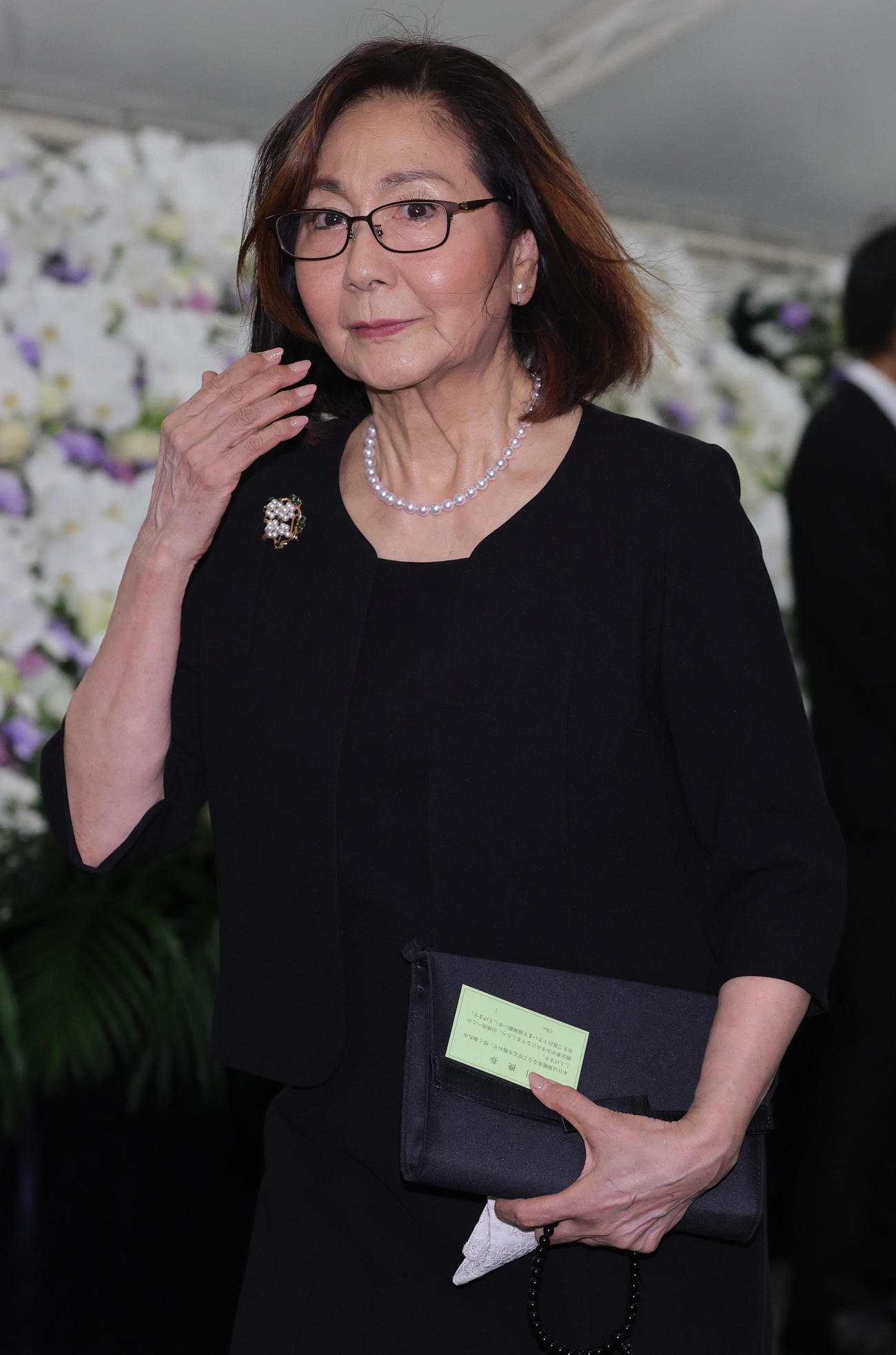 橋幸夫さんの通夜に参列した三沢あけみ（撮影・野上伸悟）